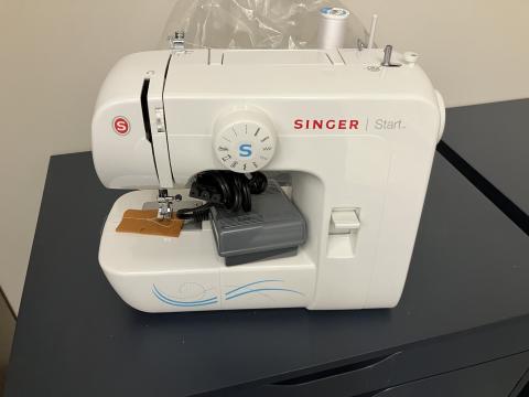 Beginniner Singer Sewing Machines - 5 available